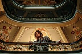 Krisy izdod emocionālu debijas minialbumu “The Beginning of an End” – stāstu par pārmaiņām un jaunu sākumu