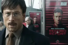 Kritiķi sajūsmā par "Skrienošo cilvēku": Edgara Raiha jaunā filma slavēta par asprātīgu satīru un aizraujošām ainām