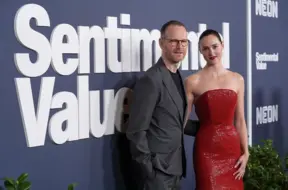 Kritiķu slavētā «Sentimentālā vērtība» un atdzimušais «Frankenšteins»: kino jaunumi novembrī