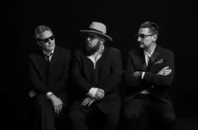 Kultūras ikonas «Fun Lovin' Criminals» ar jaunu albumu un enerģiju atgriežas Rīgā