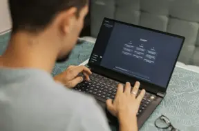 Kur Eiropā visvairāk izmanto mākslīgo intelektu? Dati atklāj līderus