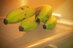 Kur nevajadzētu glabāt maizi, šokolādi un citus produktus? Uztura eksperta ieteikumi