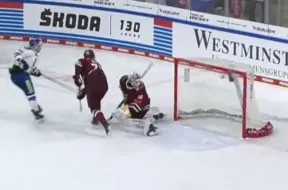 Laimīga atspere: pārliktnis un stabs paglābj Latviju no vārtu zaudējuma