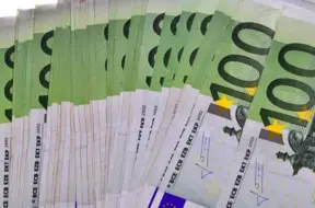 Latgalē aizturēti trīs vīrieši, kuri tiek turēti aizdomās par zādzību sēriju un 10 tūkstošu eiro nolaupīšanu