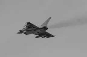 Latgalē gaidāmi sabiedroto iznīcinātāju iespaidīgi zemie pārlidojumi