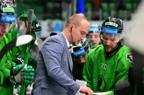 Latviešu hokejisti turpina demonstrēt sniegumu Čehijas Ekstralīgā: Indrašis gūst punktu, Komuls debitē