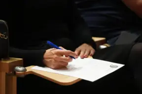 Latvijas Sabiedriskais medijs aicina uz diktātu latviešu valodā: pārbaudi savas prasmes!