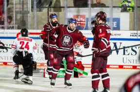 Latvijas hokejisti no Vīnes atgriežas ar vienu uzvaru trijās spēlēs