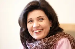 Latvijas soprāns Marina Rebeka godināta ar prestižo Starptautisko operas balvu