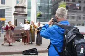 Latvijas tūrisma nozare sasniegusi desmitgades rekordu: vietējie viesi un "EuroBasket 2025" veicina izaugsmi