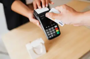 Latvijas uzņēmums “Handwave” kopā ar “Visa” ievieš revolucionāru maksājumu veidu – norēķini ar plaukstu