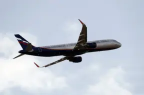 Lielbritānija izmeklē iespējamu sankciju pārkāpumu aviācijas tehnikas importā no Krievijas