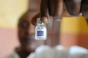 Lielbritānija samazina finansējumu cīņai pret AIDS, TB un malāriju