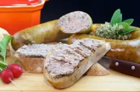 Līverkolbāsla: no lēta prieka līdz vērtīgam uzturam – ko slēpj etiķete?