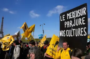 Macrons manevrē starp lauksaimnieku interesēm un ES vienošanos ar Mercosur