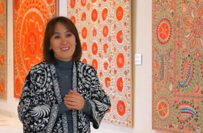 Madina Kasimbaeva: Uzbekistānas Suzani Mantojums un Sieviešu Spēcināšana Caur Mākslu