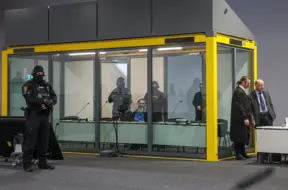 Magdeburgā sākās tiesas prāva pret Ziemassvētku tirgus uzbrukuma aizdomās turēto