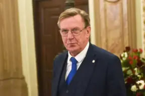 Māris Kučinskis pauž nopietnas bažas par valsts parādu, salīdzinot to ar "ātro kredītu"