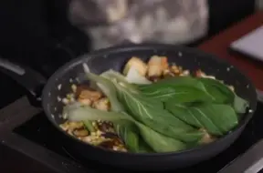 Mārtiņa Sirmā Ramen Zupa: Dziļš Garšu Piedzīvojums Drēgnajiem Vakariem