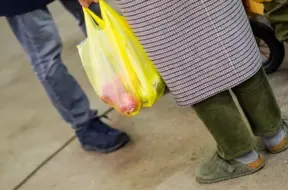 Mazākums atbalsta zaļos nodokļus Latvijā: aptauja atklāj iedzīvotāju piesardzību