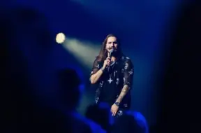 Miks Galvanovskis turpina pārsteigt: jaunais albums "Tā mana dzīve" atklājas ar astoņiem singliem