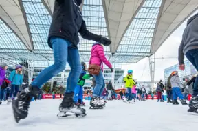 Minhenes lidostas Ziemassvētku tirgus: Neaizmirstama pietura ziemas ceļojumā