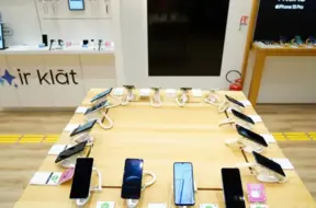 Mobilo sakaru operatori bažījas par jaunu telefonu pieejamību: valsts iestāžu iespējamā rīcība rada satraukumu