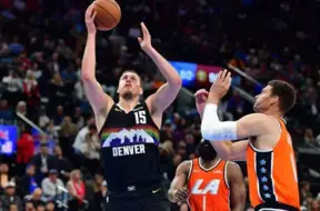 NBA Lielo dūžu vakars: Jokiča 55 punkti un Karija 46 punkti nodrošina uzvaras