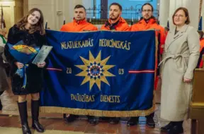 NMPD iepazīstina ar jaunu svētku karogu, kas simbolizē dzīvības glābšanas misiju