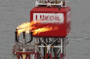 Naftas gigants "Gunvor" atsauc piedāvājumu "Lukoil" aktīvu iegādei ASV spiediena dēļ