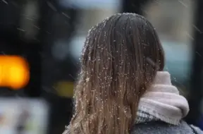 Naktī veidosies sniega sega, pirmdien gaidāmi nokrišņi visā Latvijā