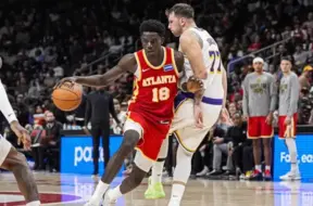 Ne gaidīta sensācija NBA: "Hawks" bez līderiem sagrauj "Lakers" uzvaru sēriju