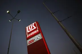 Nedēļas ekonomikas apskats: "Lukoil" neveiksmes, Latvijas nodokļu sistēmas stiprās puses un sods "Maxima"