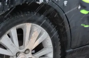 Negaidiet decembri: eksperti aicina laikus mainīt auto riepas drošai ziemai