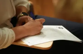 Nepalaidiet garām! Latvijas Sabiedriskais medijs aicina uz diktātu latviešu valodā