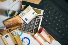 Neplānotās nodokļu izmaiņas satricina Latvijas investīciju klimatu un veicina ēnu ekonomiku