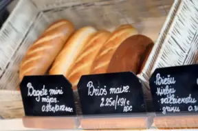 No 2026. gada samazinās PVN maizei, pienam, olām un mājputnu gaļai