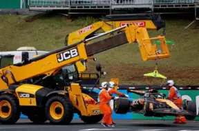 Noriss palielina pārsvaru titula cīņā pēc Piastri avārijas; Bortoleto piedzīvo biedējošu momentu Brazīlijā