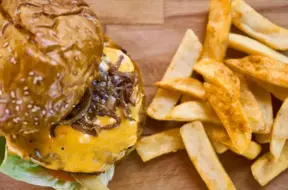 Noslēpumi, kā pagatavot nevainojami karamelizētus sīpolus