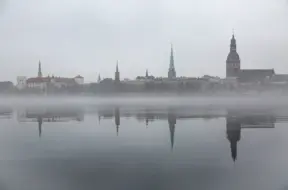 Novopolockas naftas rūpnīcas ugunsgrēks: Daugava paliek tīra