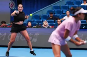 Ostapenko nespēja sasniegt WTA dubultspēļu finālturnīra izšķirošo spēli