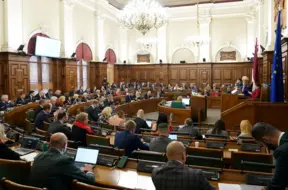 Parlamentārieši ceturtdien atsāk karstās debates par nākamā gada budžetu