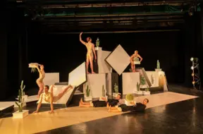 Parodijas par publiku un kritiku: Latvijas Nacionālais balets izdzīvo pasaules horeogrāfu meistardarbus