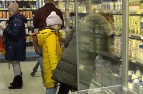 Patēriņa cenas Latvijā šogad jau augušas par 7%; oktobrī lielākais kāpums saistīts ar mājokļa izmaksām