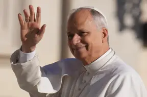 Pāvests Leo XIV atklāj savas iemīļotākās filmas pirms Holivudas zvaigžņu uzņemšanas Vatikānā