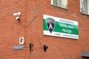 Pēc suņu nošaušanas skandāla Bauskas pašvaldības policijai meklē jaunu priekšnieku