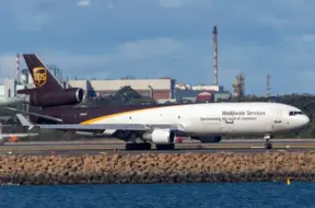 Pēc traģiskas avārijas UPS aptur MD-11 lidmašīnu izmantošanu