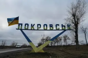 Pokrovska frontē saasinās cīņa: Ukrainas spēki notur pozīcijas, Krievija mēģina aplenkt