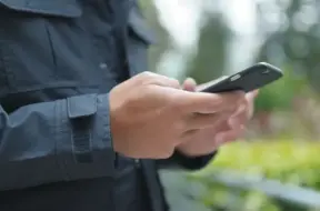 Policija aizturējusi 16 “naudas mūļus” – telefonkrāpnieku tīklā vervēti arī jaunieši