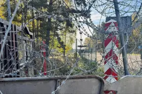 Polija pastiprina drošību pie Baltkrievijas robežas, vienlaikus atverot divus šķērsošanas punktus